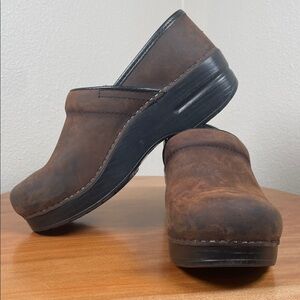 Dansko Professional Brown Oiled Leather Size 37-6.5/7 Women’s Clogs Slip On